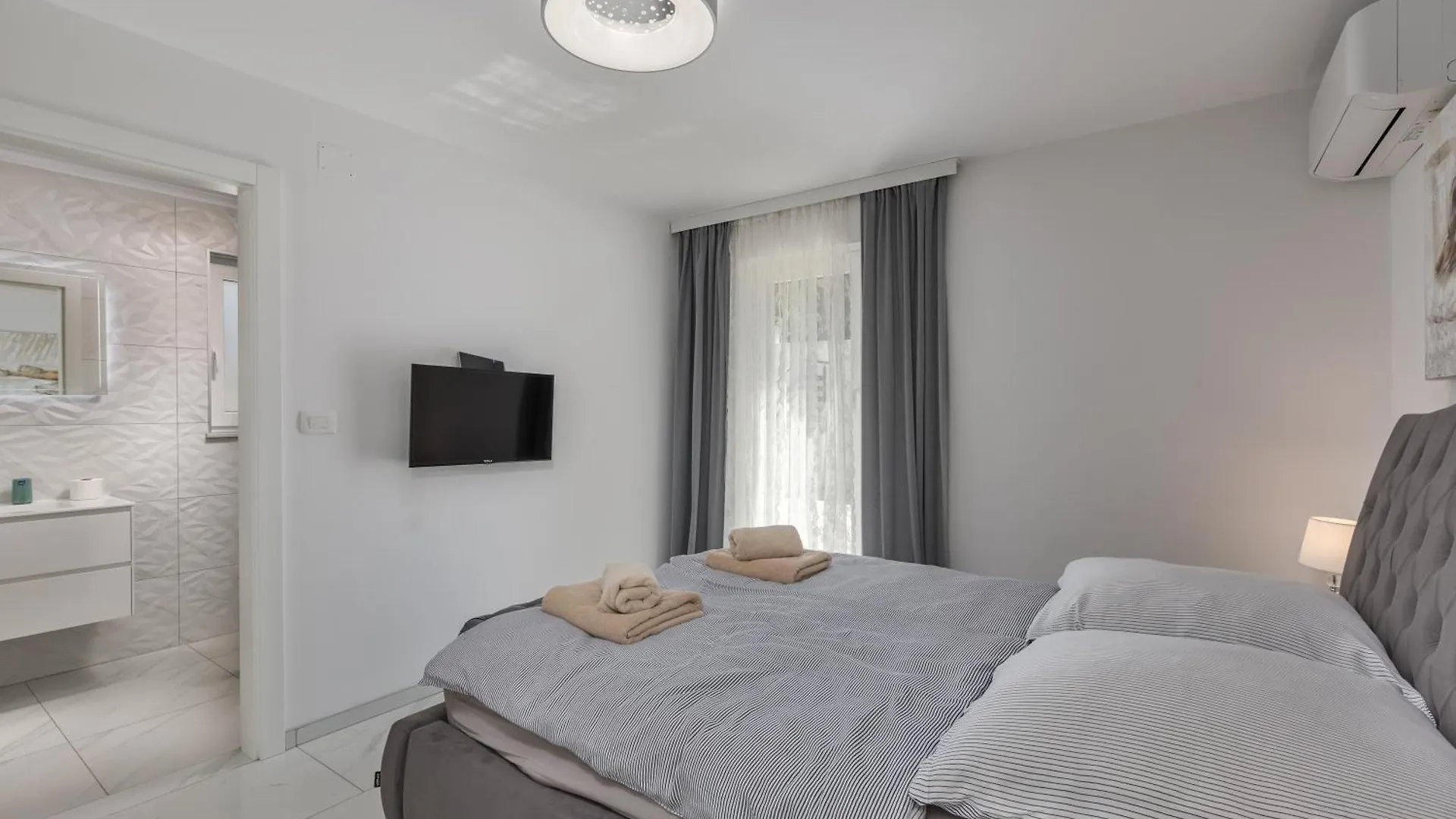 Luxury Pool Apartment With Sea View - Happy Rentals Crikvenica