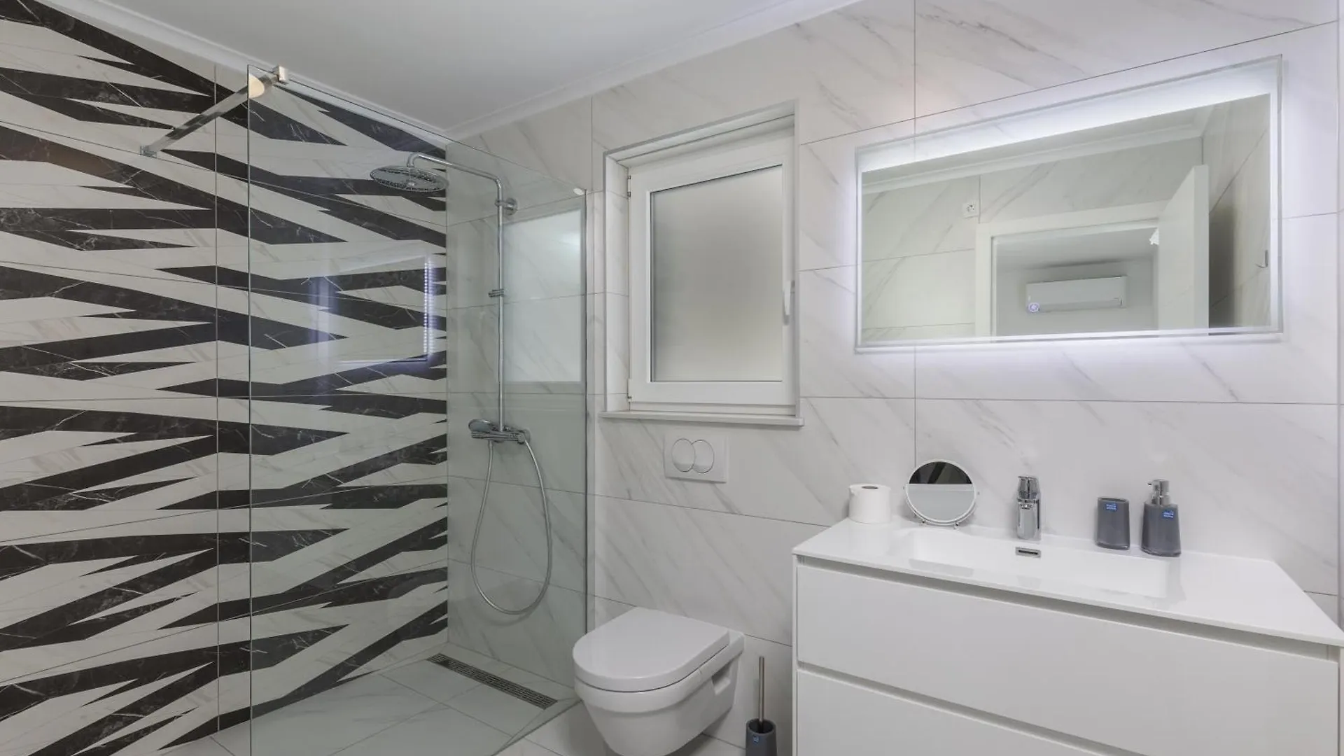 Luxury Pool Apartment With Sea View - Happy Rentals Crikvenica 0*,